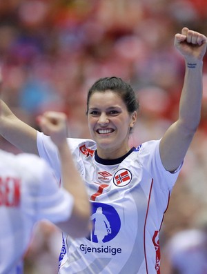 Holanda x Noruega Mundial de Handebol Veronica Kristiansen Stine Skogrand (Foto: AP)