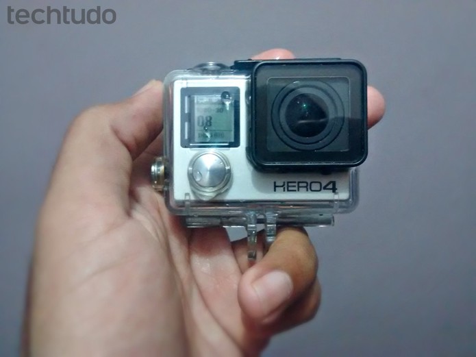 GoPro: molhe sua câmera e veja se ela acumulou gotas no local onde a pomada foi passada (Foto: Reprodução/Paulo Vasconcellos) GoPro: molhe sua câmera e veja se ela acumulou gotas no local onde a pomada foi passada (Foto: Reprodução/Paulo Vasconcellos)