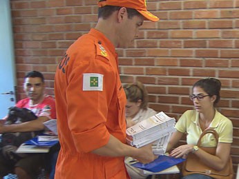 Voluntários recebem  treinamento para Copa das Confederações em PE (Foto: Reprodução / TV Globo)