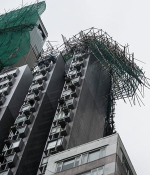 Tufão 'Vicente' deixa mais de 100 feridos em Hong Kong (AFP) Tufão 'Vicente' deixa mais de 100 feridos em Hong Kong (AFP)