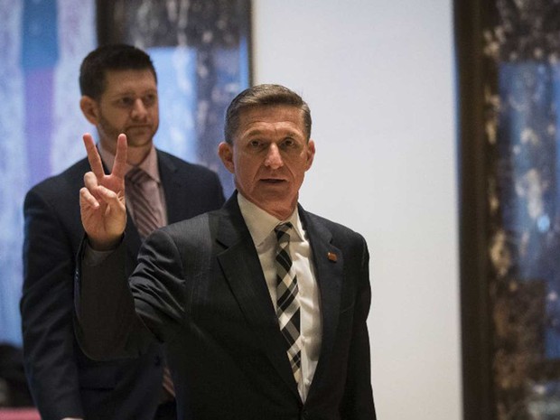 General reformado e ex-oficial de Inteligência Michael Flynn chega a Trump Tower, na quinta-feira (17) (Foto: Drew Angerer / Getty Images North America / AFP) General reformado e ex-oficial de Inteligência Michael Flynn chega a Trump Tower, na quinta-feira (17) (Foto: Drew Angerer / Getty Images North America / AFP)