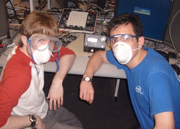 Robert Clain e Miguel Salas, criadores da máquina (Foto: Reprodução)