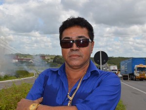 Reginaldo diz que a procupação teme contaminação da água e do solo (Foto: Marina Fontenele/G1)