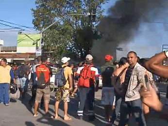População fechou a Avenida Presidente Kennedy (Foto: Reprodução / TV Globo) População fechou a Avenida Presidente Kennedy (Foto: Reprodução / TV Globo)