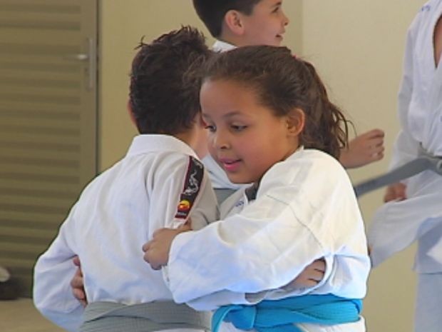 Esportes, como judô, também fazem parte das atividades da entidade   (Foto: reprodução/TV Tem)