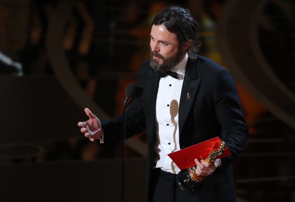 Caseu Affleck leva o Oscar de melhor ator por 'Manchester à beira-mar' (Foto: Lucy Nicholson/Reuters)