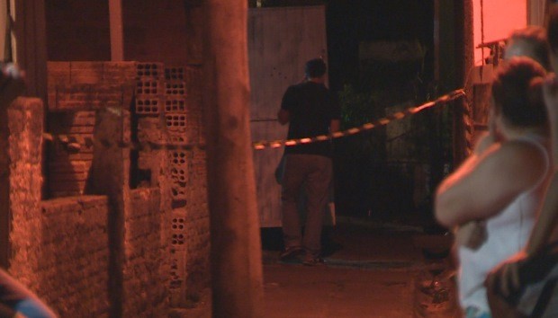 Tiroteio ocorreu em uma casa no bairro Campo Novo em Porto Alegre (Foto: Reprodução/RBSTV)