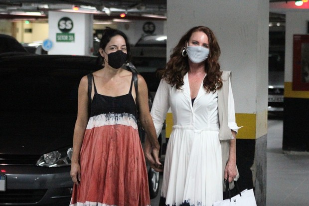 Leilane Neubarth (de branco) e a mulher, Gaia Maria (Foto: Adão/AgNews) Leilane Neubarth (de branco) e a mulher, Gaia Maria (Foto: Adão/AgNews)