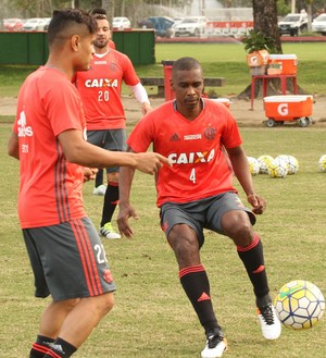 Juan treina com bola Flamengo Ninho do Urubu (Foto: Gilvan de Souza / Flamengo) Juan treina com bola Flamengo Ninho do Urubu (Foto: Gilvan de Souza / Flamengo)