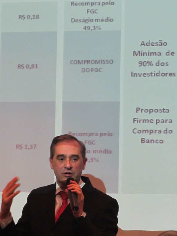 Celso Antunes, indicado pelo FGC, explica a operação de salvamento do banco (Foto: Simone Cunha/G1)