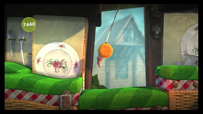 Sackboy fugindo dos bugs e glitches (Foto: Reprodução/Victor Teixeira)