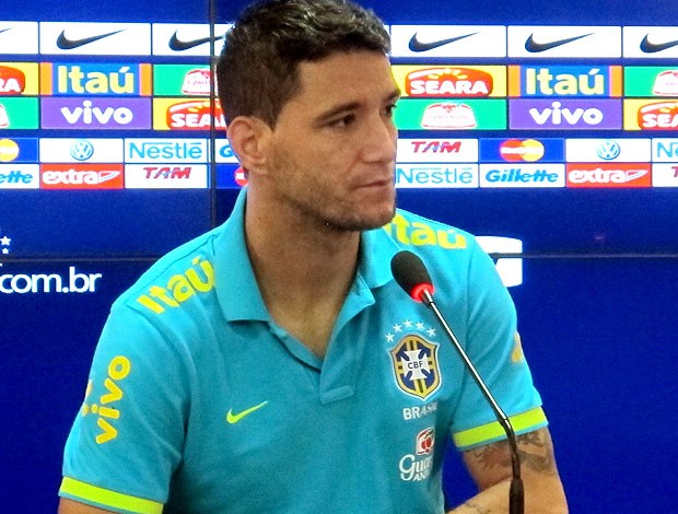 Thiago Neves na coletiva da Seleção (Foto: Rodrigo Faber / Globoesporte.com)