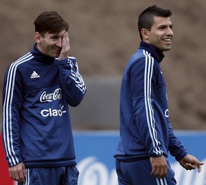 Messi Aguero treino da Argentina Copa América (Foto: Reuters)