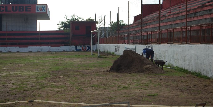 Reformas no Estádio Renatão, do Campinense (Foto: Silas Batista / Globoesporte.com/pb)