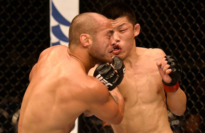 Li Jingliang x Frank Camacho UFC Singapura (Foto: Getty Images)