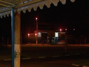 Maioris dos parentes de presos penitenciária de Araraquara foi embora após ameaça (Foto: Reginaldo dos Santos / EPTV)