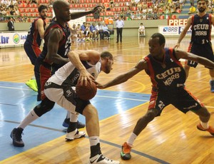 Mogi x Brasília - NBB (Foto: Guilherme Peixinho)