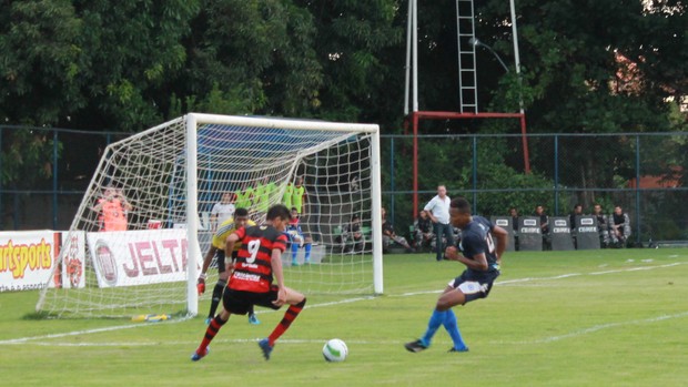 Augusto atacante do Flamengo-PI (Foto: N�yra Mac�do/GLOBOESPORTE.COM)