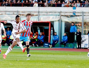 Robinho marca gol do Milan contra o Catania (Foto: Getty Images)
