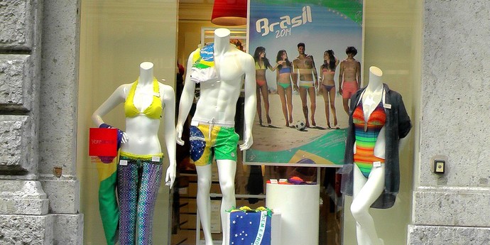 Brazil colors and allusions to gain space in the fashion in Milan - Italy (Photo: Claudia Garcia)