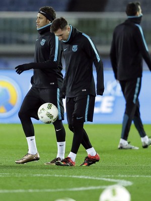Messi e Neymar treino Barcelona Japão (Foto: Reuters)