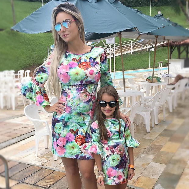 Letícia Santiago e filha  (Foto: Reprodução/Instagram)
