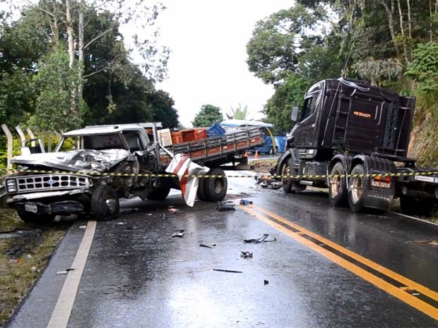 G1 Rodovia fica congestionada após batida de frente próximo a Itajubá