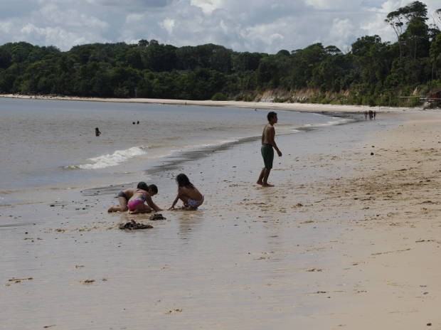 Água doce das praias de Cotijuba são das baías do Marajó e do Guajará e tornam cada uma das 12 praias única (Foto: Fernando Araújo/ O Liberal)