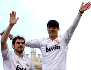 Cristiano Ronaldo e Casillas na comemoração do Real Madrid (Foto: EFE)