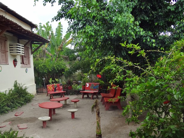 Escola Cecília Meirelles contou com ajuda dos alunos para arborização e horta. (Foto: Katherine Coutinho/G1)