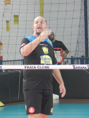 Spencer Lee durante treino de preparação do Praia Clube para a Superliga 2012/2013 (Foto: Caroline Aleixo/GLOBOESPORTE.COM)