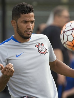 Sem derrotas na arena, Yago ganha a confiança de Tite no Corinthians