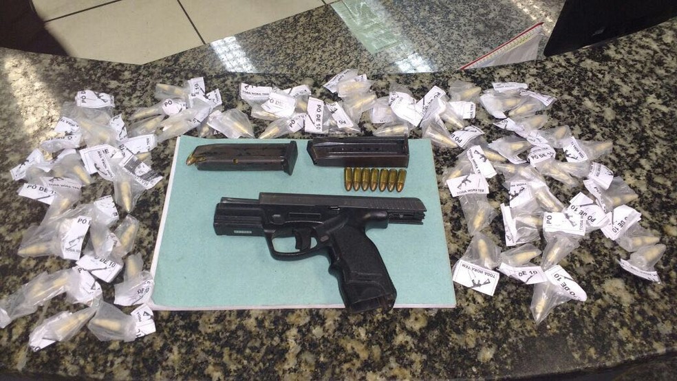 Material foi apreendido em Cabo Frio na madrugada deste sábado (24).   (Foto: Divulgação/Polícia Militar)