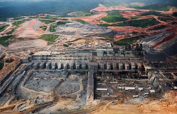 GRANDES OBRAS Usina de Belo Monte, no Pará, em 2013. Construir é o principal plano de desenvolvimento do governo (Foto: Lalo de Almeida/Folhapress)