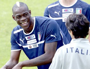 Mario Balotelli no treino da seleção da Itália (Foto: Getty Images)