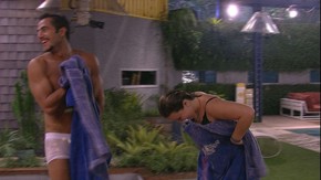 Matheus Evita Mostrar Demais Ao Sair Da Piscina Agora Na Casa Gshow