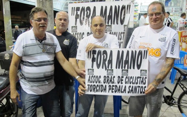 Protesto mano menezes jessé teixeira félix (Foto: Lincoln Chaves / Globoesporte.com)