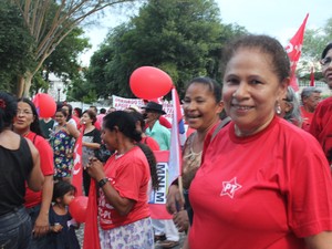 Senadora Regina Sousa (PT-PI) participa de ato pró-Dilma, em Teresina (Foto: Fernando Brito/G1)