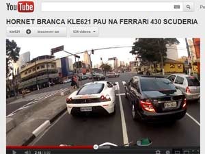 Video mostra "arrancada" contra Ferrari em semáforo (Foto: Reprodução)