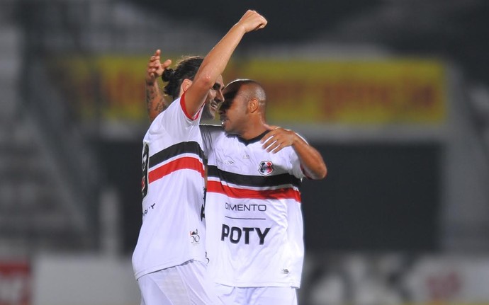 Léo Gamalho Santa Cruz x Oeste (Foto: Aldo Carneiro/Pernambuco Press)