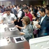 Sem ônibus, volta para casa tem metrô cheio (Sem ônibus, vias e metrô ficam cheios (Isabella Calzolari/G1))