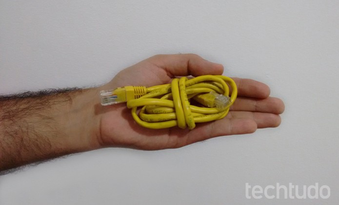 Cabo Ethernet corretamente enrolado (Foto: Raquel Freire/TechTudo)