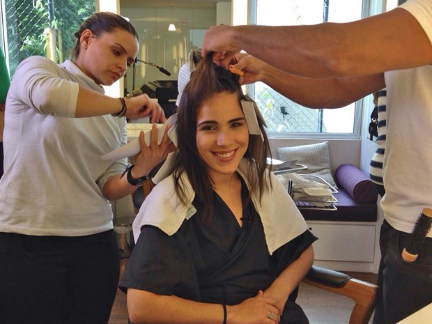 Wanessa cuida das madeixas em salão de São Paulo (Foto: Vídeo Show / TV Globo)