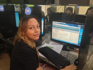Priscila da Silva, de 19 anos, pleiteia uma vaga nos cursos de direito e licenciatura em letras (Foto: Dyepeson Martins/G1)