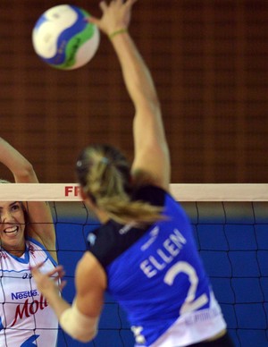 Thaísa bloqueia Osasco x Pinheiros vôlei campeonato paulista (Foto: João Pires/Fotojump) Thaísa bloqueia Osasco x Pinheiros vôlei campeonato paulista (Foto: João Pires/Fotojump)