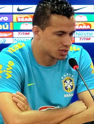 Leandro Damião na coletiva da Seleção (Foto: Rodrigo Faber / Globoesporte.com)