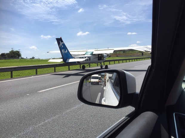[Brasil] Vídeo mostra avião em pouso forçado na rodovia dos Bandeirantes Ahe6m8nbsanqtmlyvn1hfucnlzd-xc6-ctn1al2cwdqg