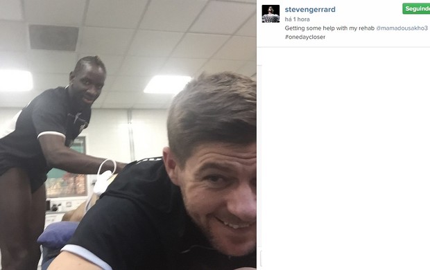 Gerrard com Sakho 