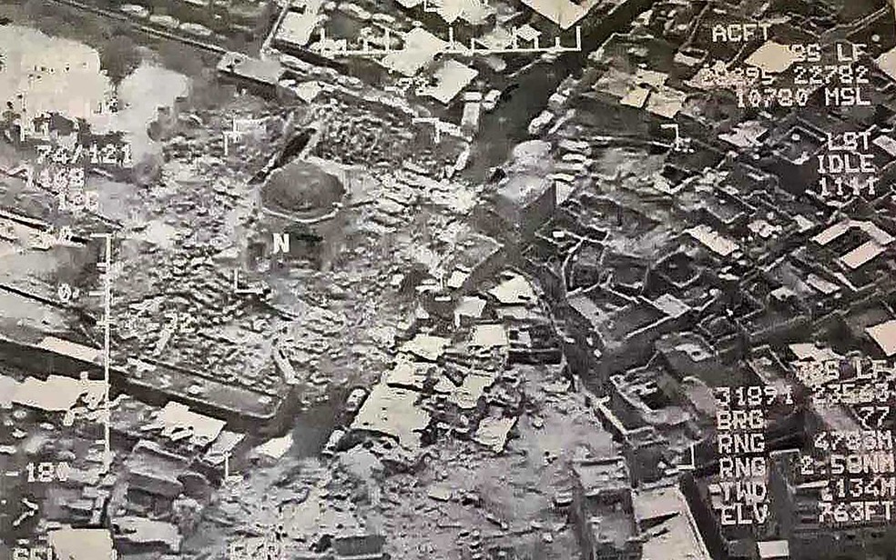 Imagem aérea de 21 de junho de 2017 mostra destruição do complexo da mesquita de Mossul (Foto: AFP Photo)