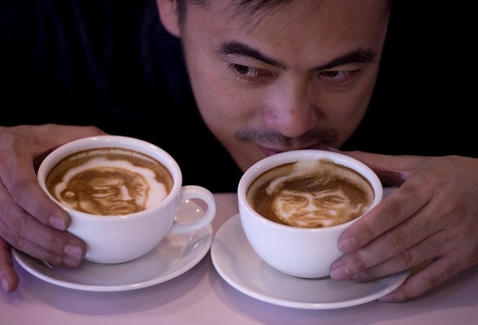Mayweather e Pacquiao retratados em café (Foto: AFP)